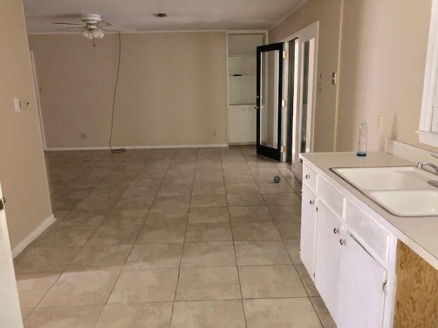 Foto del edificio - 6225 Parkwood Dr