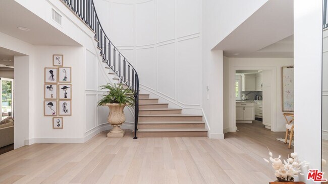 Building Photo - 12095 Summit Cir