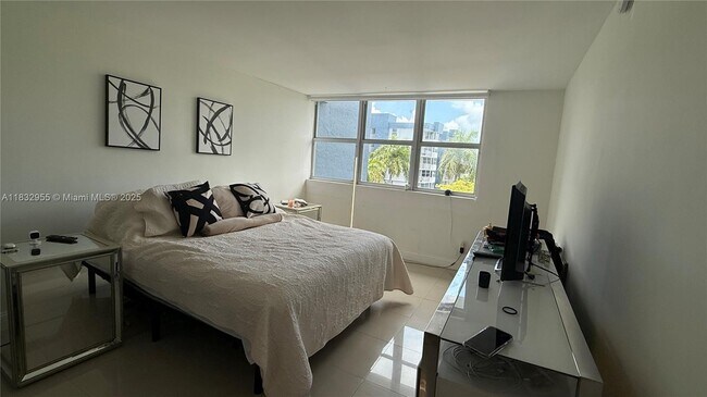 Foto del edificio - 16546 NE 26th Ave