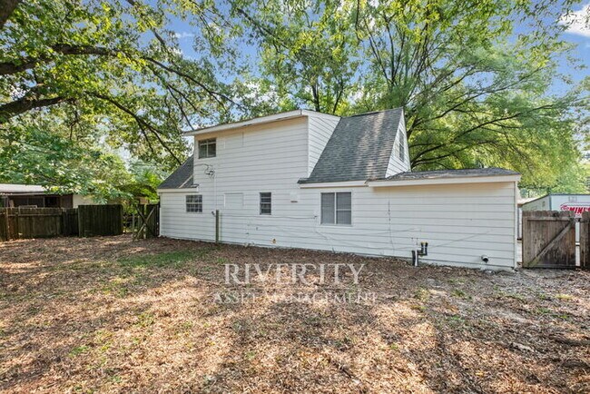 Foto del edificio - Beautiful 2 Story Home, Section 8 Welcomed !!!!!!