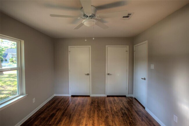 Building Photo - 1226 Ridgeley Dr