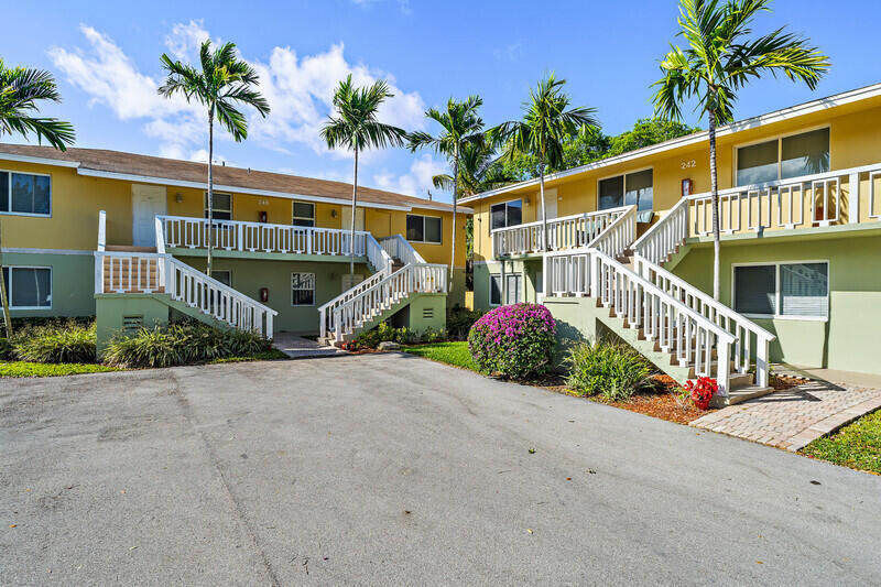 248 NE 12th St Unit 3, Delray Beach, FL 33444 Room for Rent in Delray