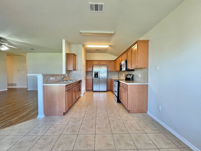 Foto del edificio - Viewable February 15th!  Small Pets Accepted!