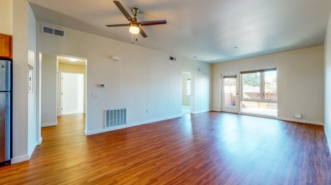 Building Photo - 2 bedroom in Santa Rosa CA 95404