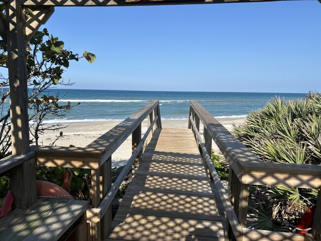 Building Photo - 135 Sea Crest Dr