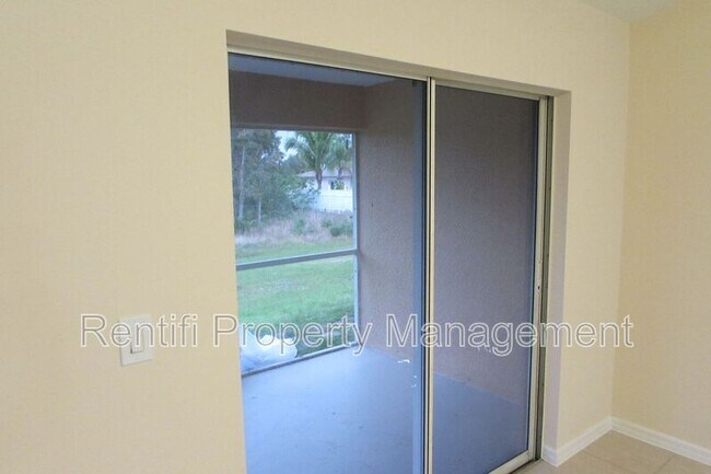 Foto del edificio - 1562 Gilbert Ave S