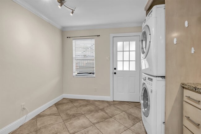 Building Photo - 5238 Arboles Dr