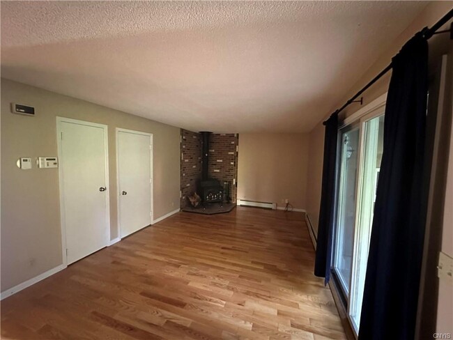 Building Photo - 22128 Riverbend Dr W