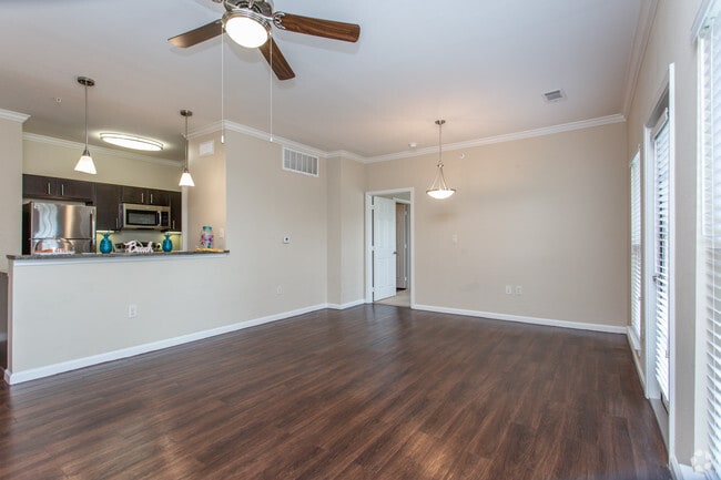 2 Ba. Sala de estar en el 1.º piso - Trails at Lake Houston