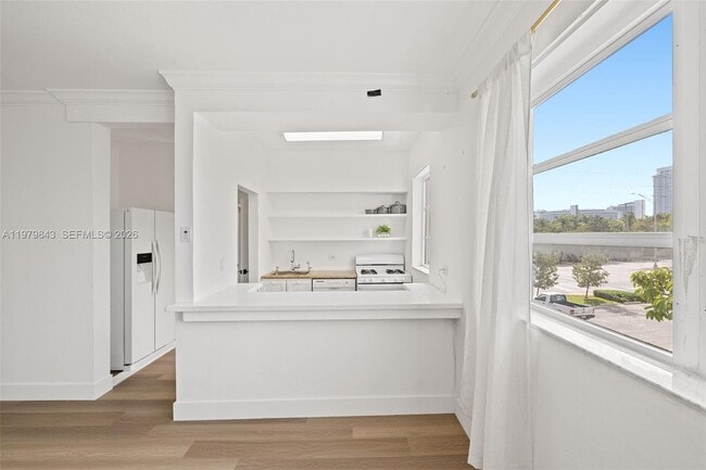 Building Photo - 4710 Pine Tree Dr