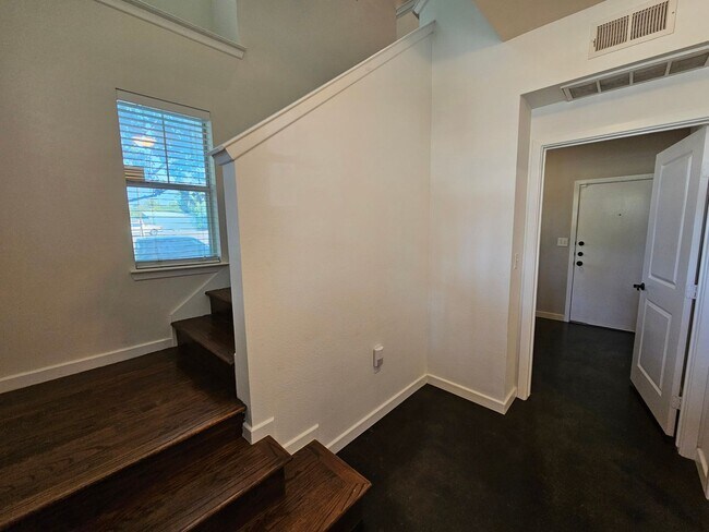 Building Photo - Modern 2 bedroom, 2.5 bathroom townhome