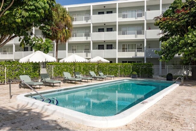 Building Photo - West Palm Lane Apartments