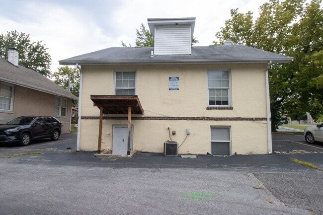 Building Photo - 1105 Hamilton Way