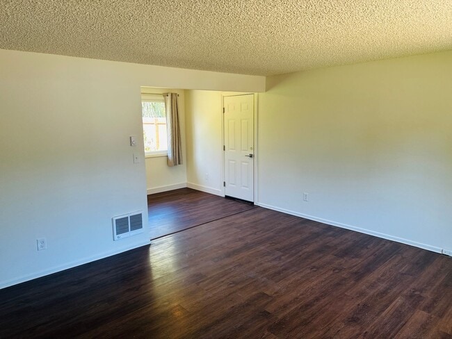 Building Photo - Charming and Newly Renovated One Level Home