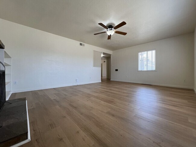 Foto del edificio - Single Story 3 Bedroom Home