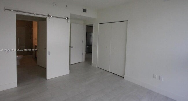Foto del edificio - 2000 Metropica Wy