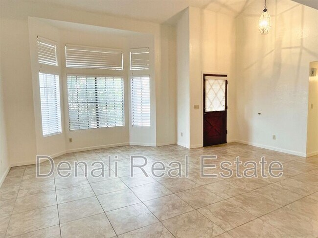 Building Photo - 819 W Plata Ave