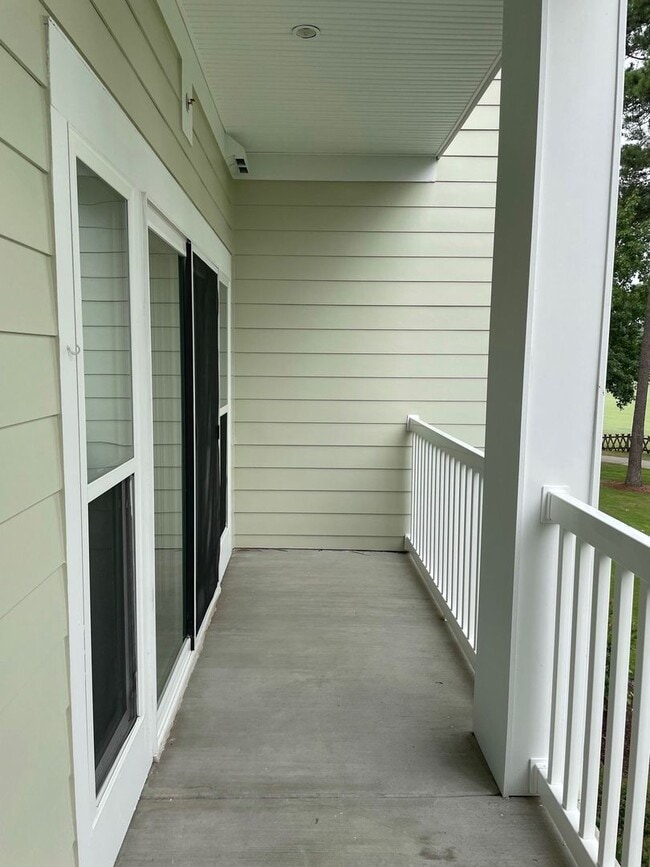 Building Photo - Nice 2 bedroom/2 bath condo in World Tour