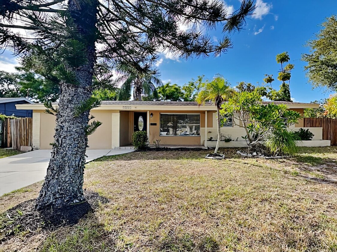 5801 Grove St S House Rental in Saint Petersburg, FL