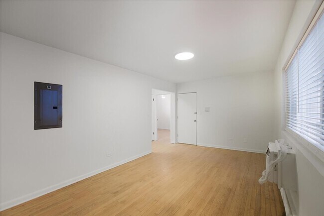 Foto del edificio - 7357 N Winchester Ave