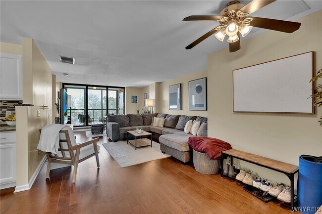 Foto del edificio - 200 Lakefront Blvd