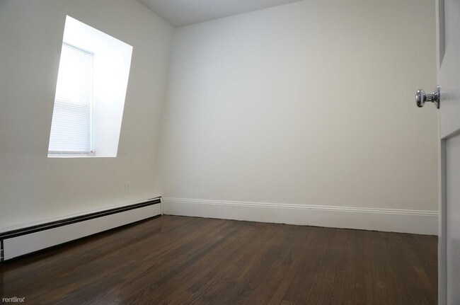 Foto del edificio - 649 E 7th St