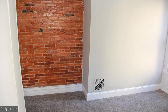 Building Photo - 2046 N Gratz St