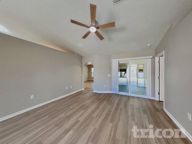 Foto del edificio - 3798 Fontainebleau St