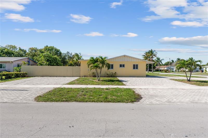 Primary Photo - 1030 SW 6th Way