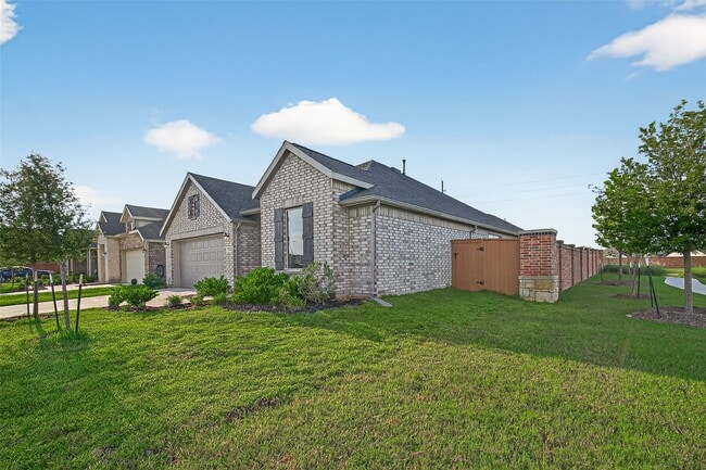 Building Photo - 27222 Woodridge Gln Dr