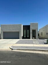 Building Photo - 10608 Hidden Palm Pl