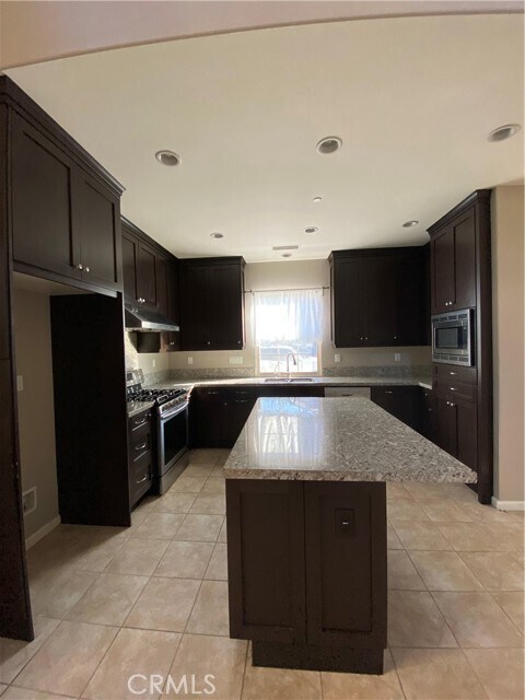 Building Photo - 83 Strawberry Grove
