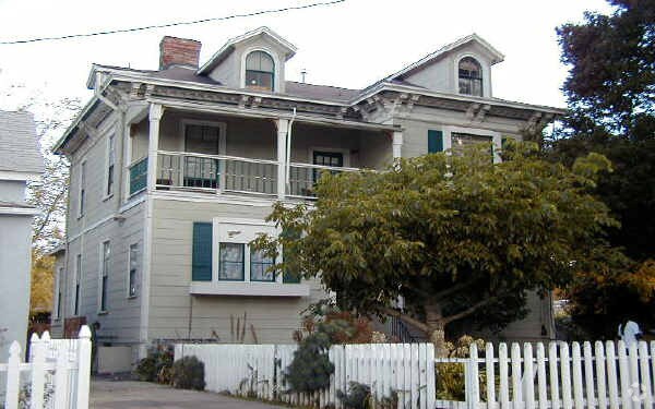 Foto del edificio - 36-38 N Claremont St