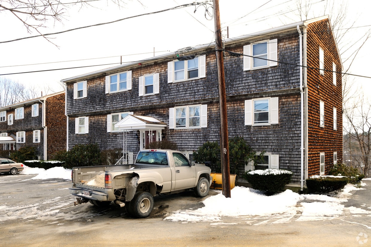9 Birch St, Clinton, MA 01510 Apartments in Clinton, MA