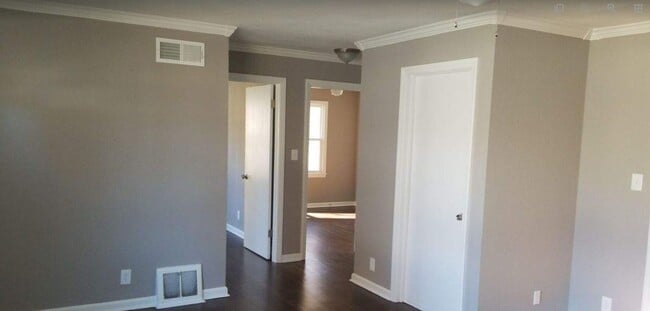 Building Photo - Charming 2-Bedroom, 1-Bath Home in Raytown, MO – Modern Finishes & Spacious Yard!
