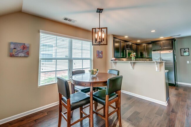 Foto del edificio - 1431 Riverbrook Dr