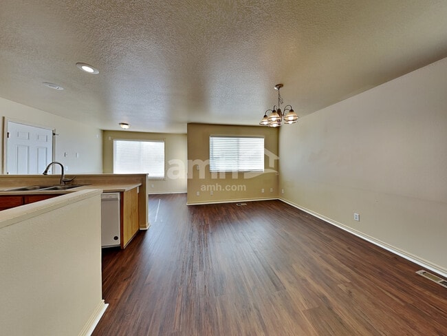 Foto del edificio - 1674 Dean Ave