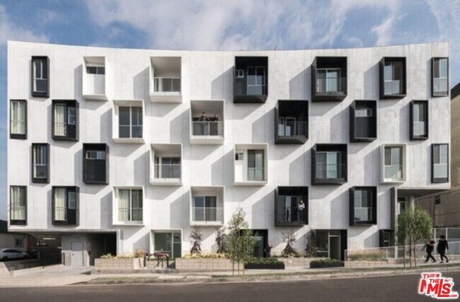 Foto del edificio - 1040 S Mariposa Ave