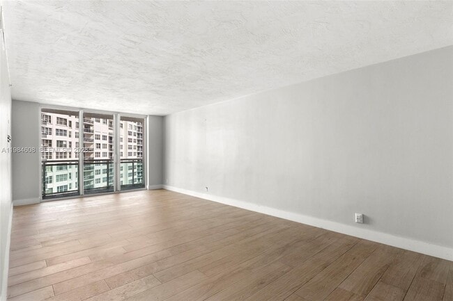 Foto del edificio - 3001 S Ocean Dr