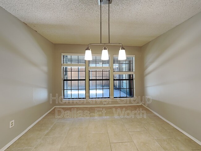 Building Photo - 1108 Huntington Dr