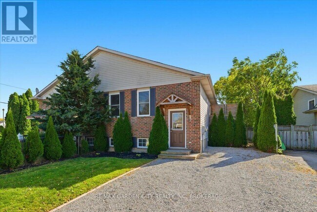 Building Photo - 4 Fox Trail Dr