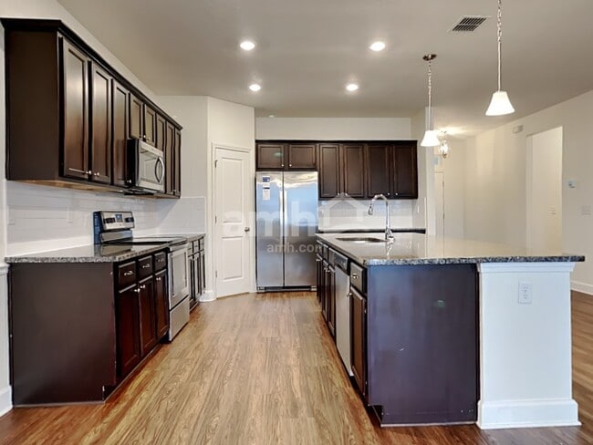 Building Photo - 646 Welcome Home Dr