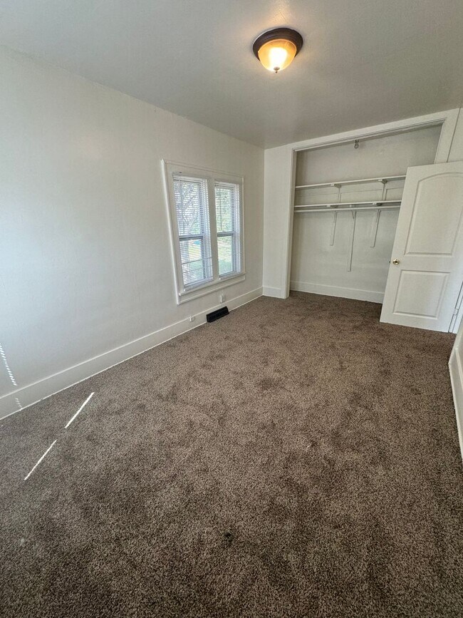 Foto del edificio - 3 Bed 2 Bath Home close to Washburn Univer...