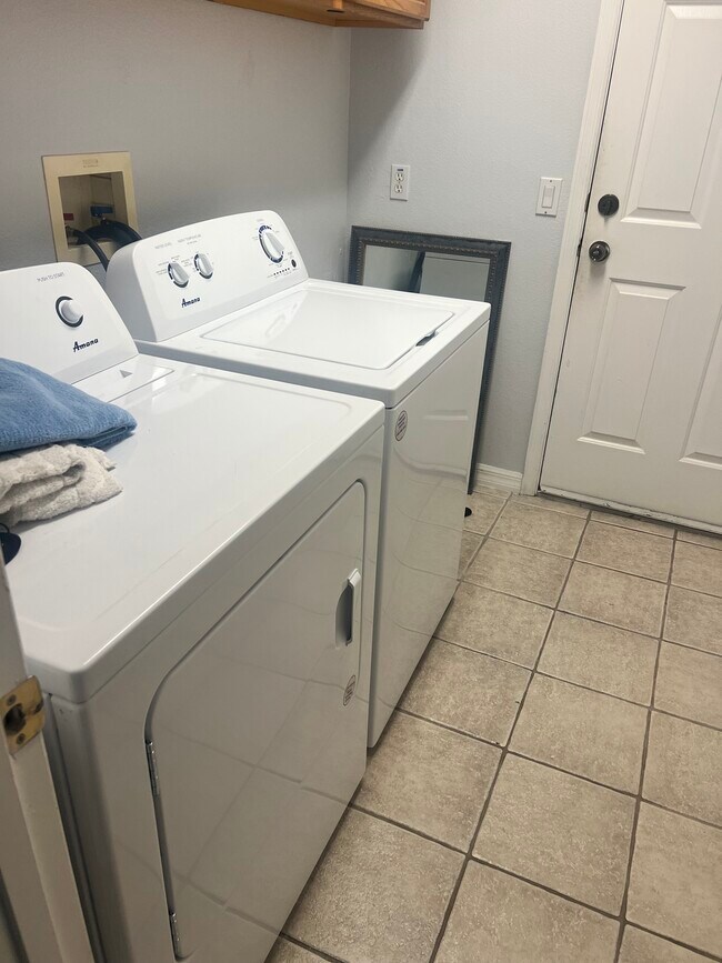 Foto del edificio - 2305 Jessica Ln