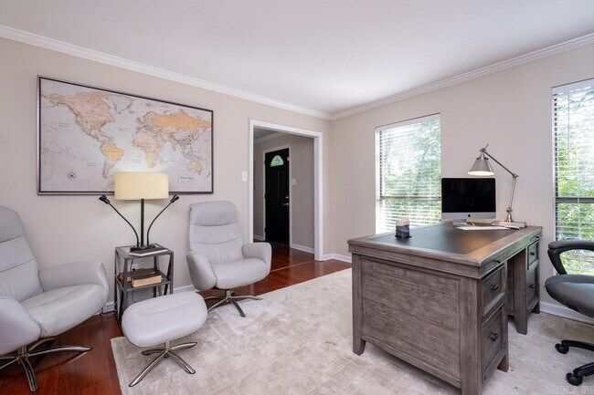 Foto del edificio - 1720 Jennifer Dr