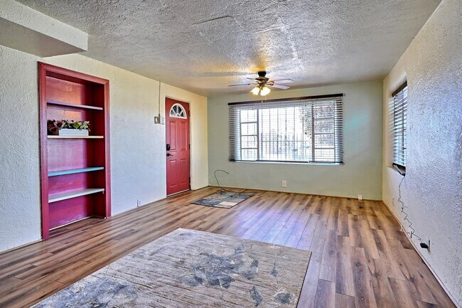 Foto del edificio - Updated North Downtown 2/bd 1/ba