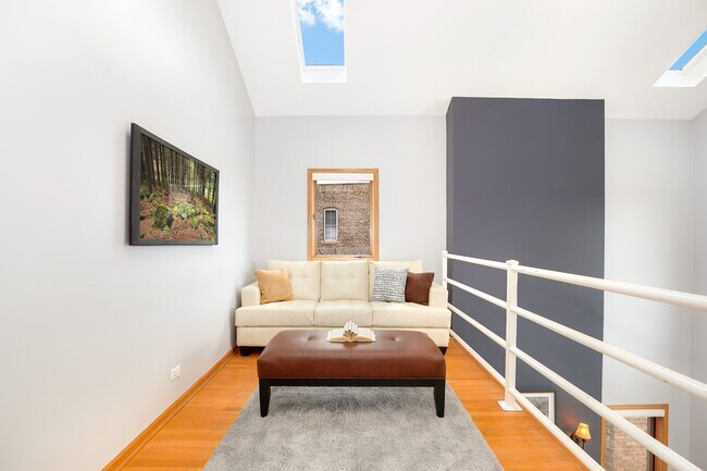 Foto del edificio - 919 N Willard Ct