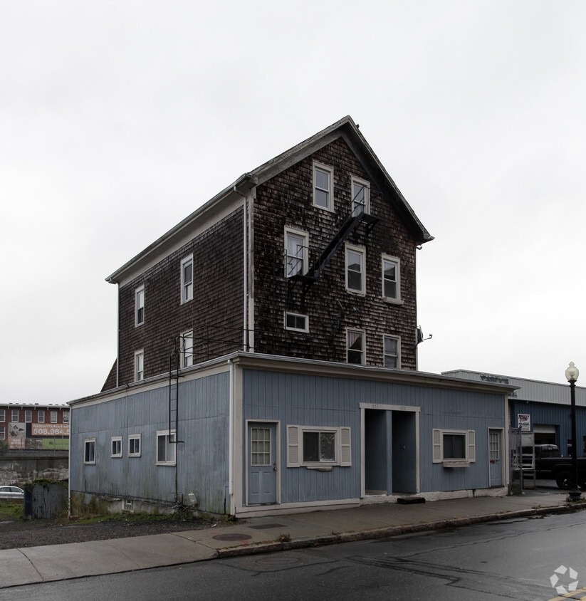 Primary Photo - 1870-1874 Purchase St