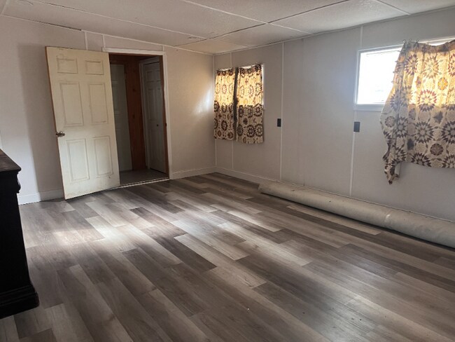 Building Photo - 824 Meadow Ave