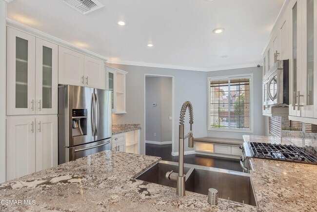 Building Photo - 869 Aloe Ln